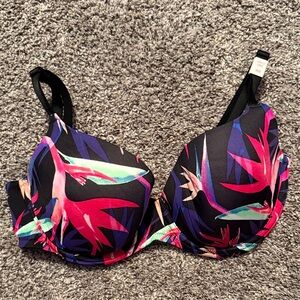 PINK Victoria's Secret Wear Everywhere t-shirt bra